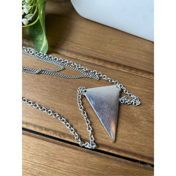 Three chain connected triangle necklace - Picture 10 of 10